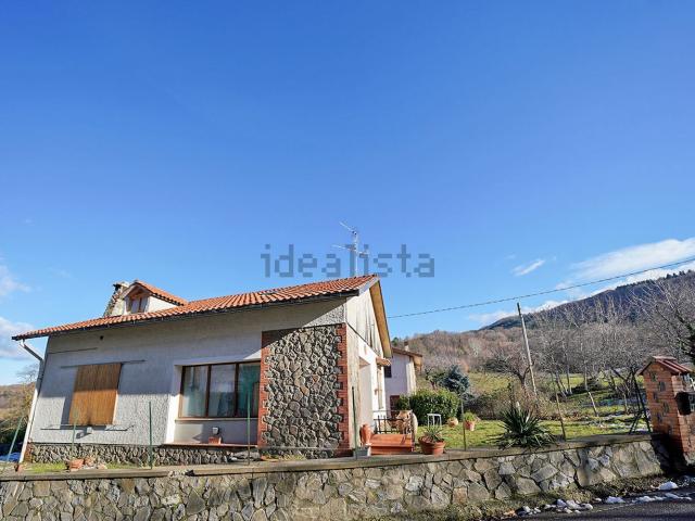 Case e ville in vendita di 150 m² in Strada Provinciale Altore, 13