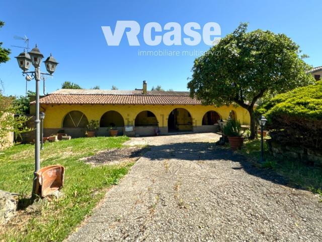 Case e ville in vendita di 151 m² in Via Colle Mozzo