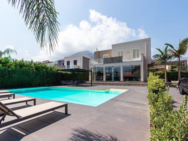 Case e ville in vendita di 151 m² in Via Chiesazza Sperone
