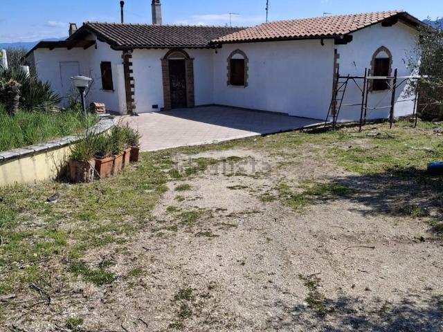 Case e ville in vendita di 193 m² in Via Cipollini Paolo