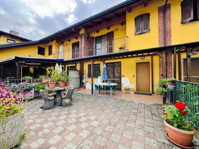 Case e ville in vendita di 151 m² in Via Antico Filatoio, 1