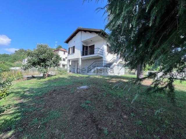 Case e ville in vendita di 151 m² in Via Roma