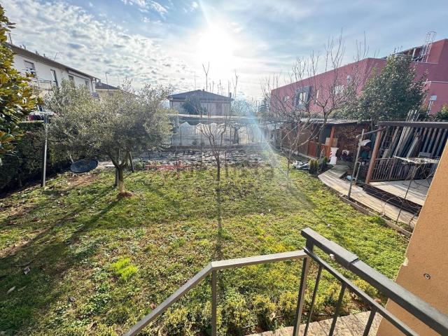 Villetta bifamiliare in vendita di 152 m² in Via Salieri, 14