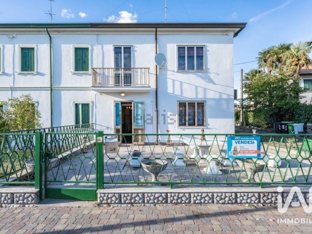 Case e ville in vendita di 152 m² in Via Gramsci