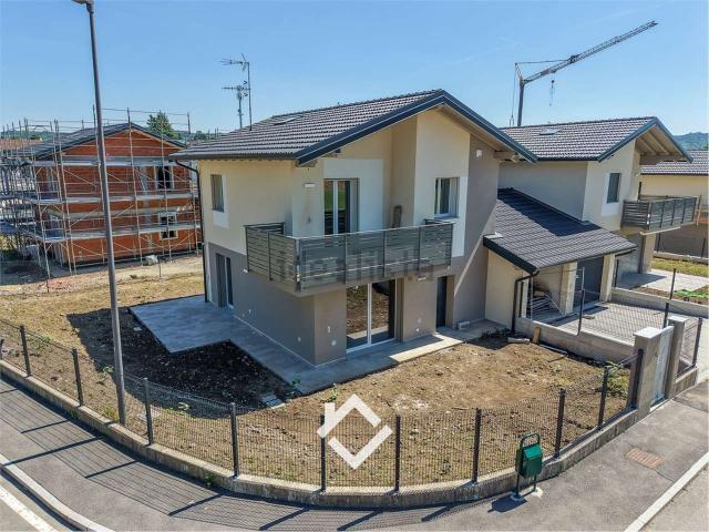 Case e ville in vendita di 152 m² in Via Fornaci