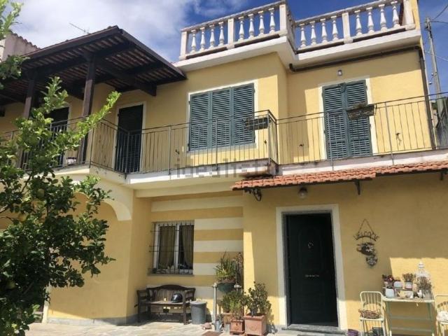 Case e ville in vendita di 152 m² in Via Neghelli