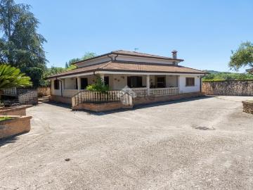 Case e ville in vendita di 152 m² in Via Plataci