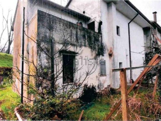 Case e ville in vendita di 153 m² in Via Cortina, 2