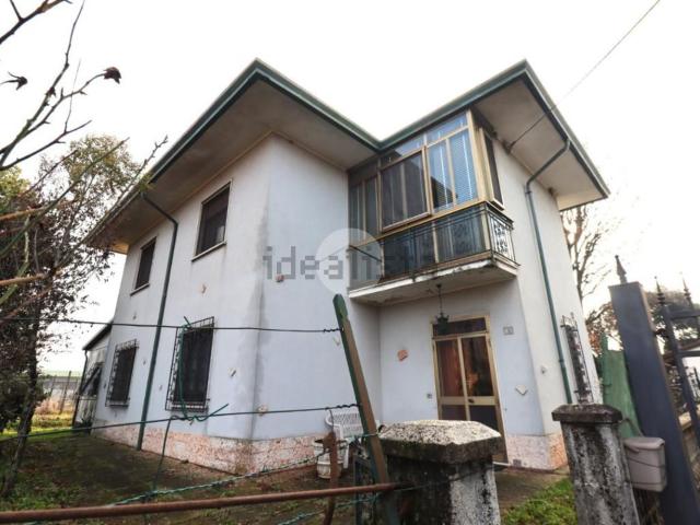 Case e ville in vendita di 153 m² in Via Circonvallazione, 1