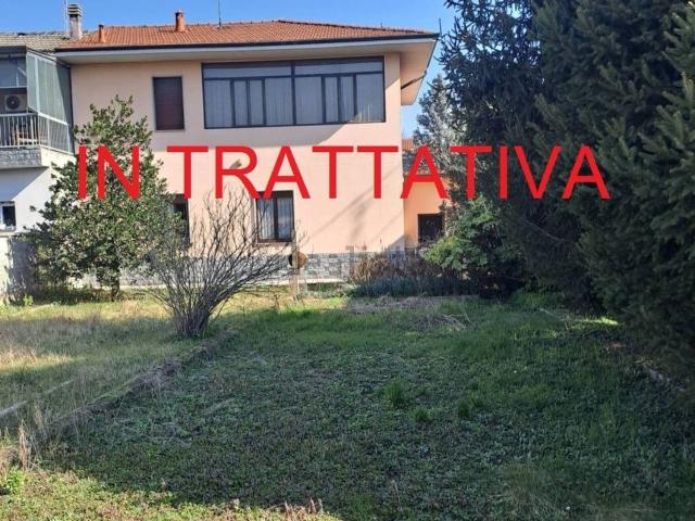 Case e ville in vendita di 153 m² in Via Croci, 18
