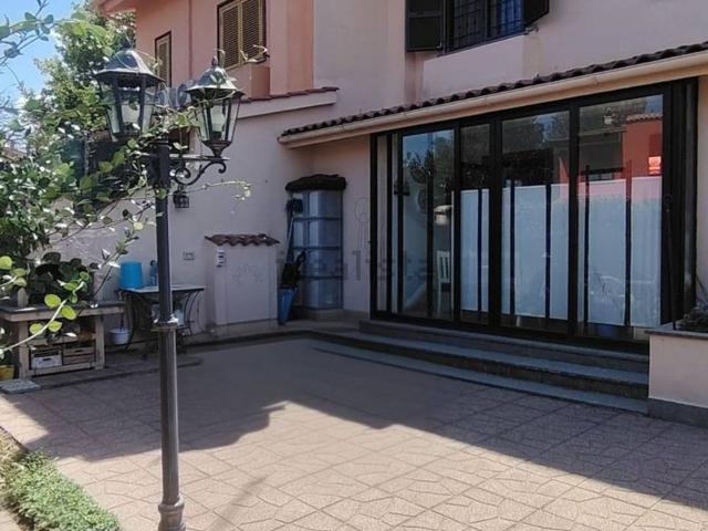 Case e ville in vendita di 153 m² in Via Domenico Cimarosa, 15