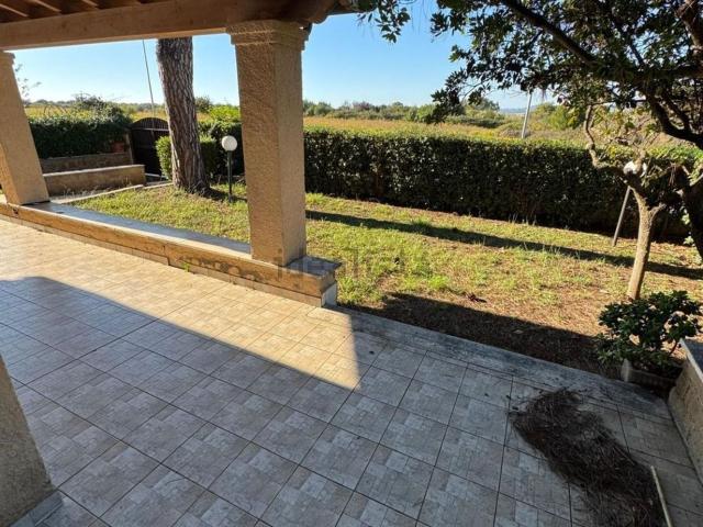 Case e ville in vendita di 153 m² in Via dei Platani, 1