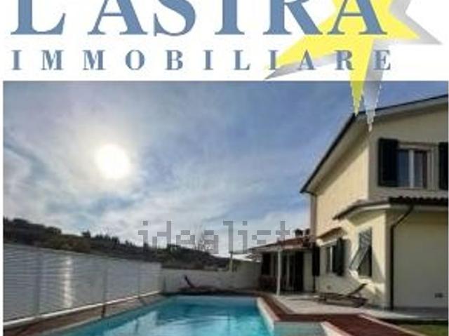 Case e ville in vendita di 153 m² in Via delle Pratella