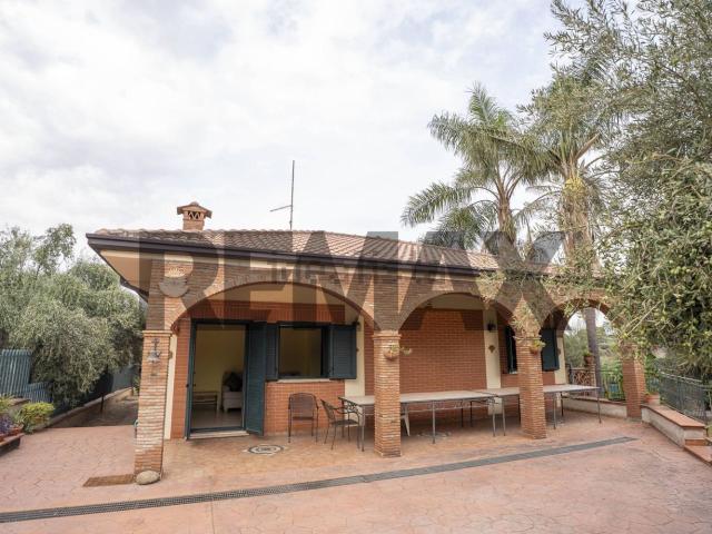 Case e ville in vendita di 153 m² in Via delle rose, 20