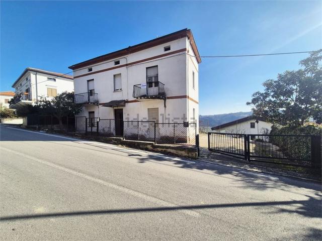 Case e ville in vendita di 153 m² in Via Kennedy, 17