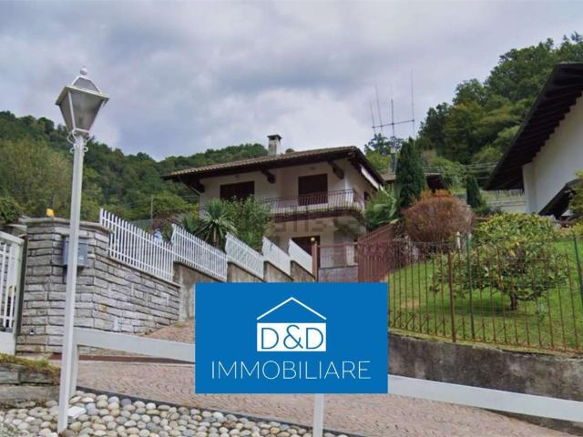 Case e ville in vendita di 153 m² in Via Omegna