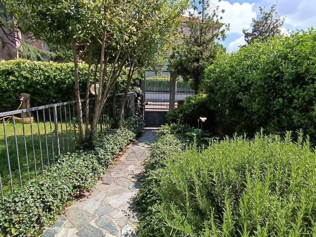 Case e ville in vendita di 153 m² in Via Legnano