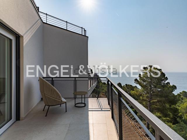Case e ville in vendita di 153 m² in Via Prodani