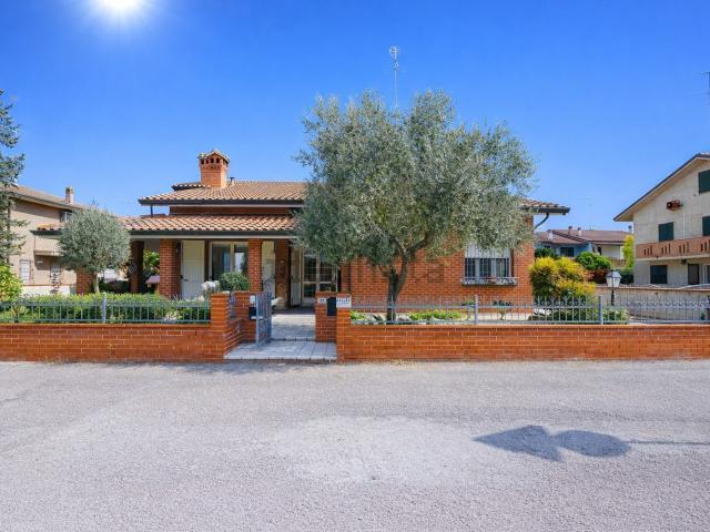 Case e ville in vendita di 153 m² in Viale Nord, 39