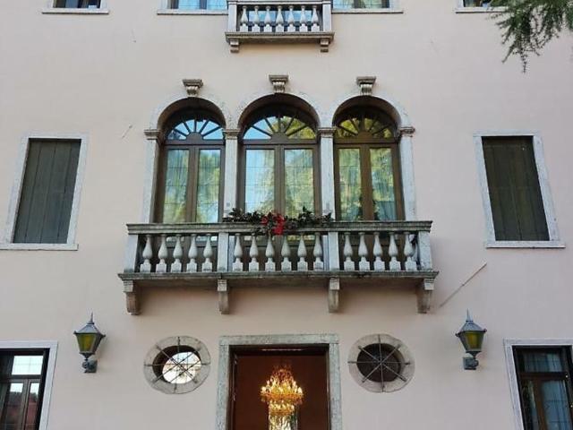 Case e ville in vendita di 1545 m² in Via Gianni Cecchin, 69