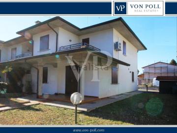 Case e ville in vendita di 154 m² in Via 2 Giugno