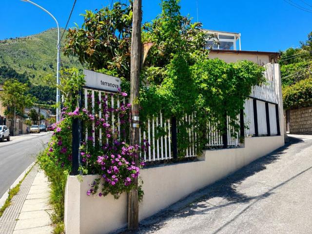 Case e ville in vendita di 154 m² in Via Alla Falconara, 86