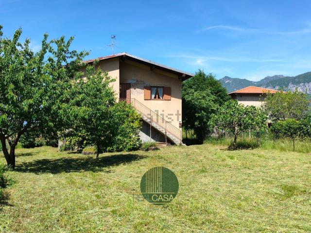 Case e ville in vendita di 154 m² in Via alla Piana, 39
