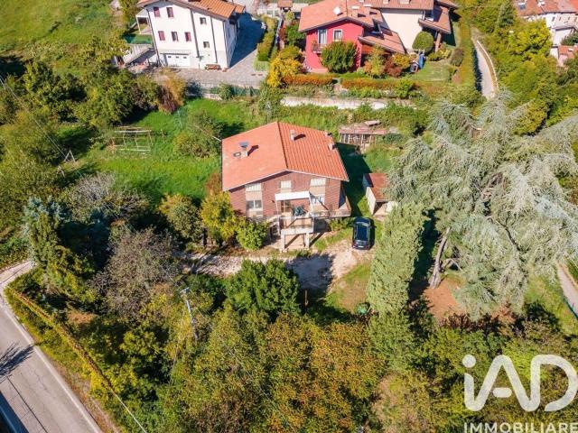 Case e ville in vendita di 154 m² in Via Duello