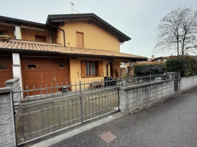 Case e ville in vendita di 154 m² in Via Vittorio Veneto