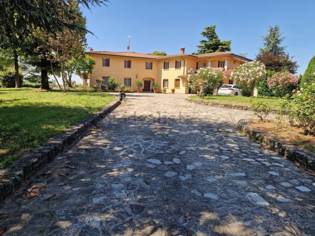 Case e ville in vendita di 1550 m² in Strada Provinciale 37, 38