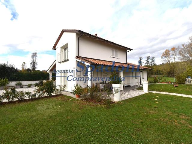 Case e ville in vendita di 155 m²