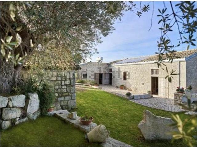 Case e ville in vendita di 155 m²