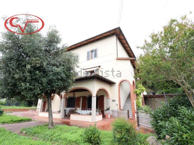 Case e ville in vendita di 155 m² in Via Chiantigiana