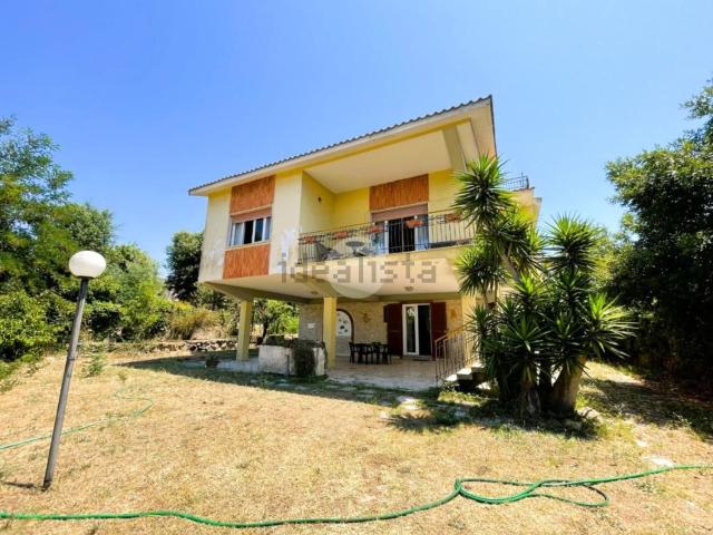 Case e ville in vendita di 155 m² in Via Arno, 38