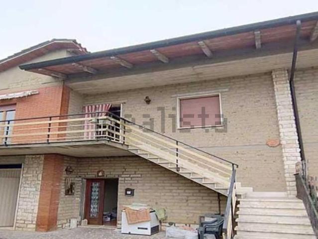 Case e ville in vendita di 155 m² in Via Basilicata