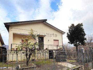 Case e ville in vendita di 155 m² in Via Buonuomini, 4