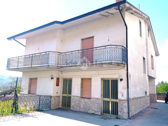 Case e ville in vendita di 155 m² in Via Don Antonio Pelosi
