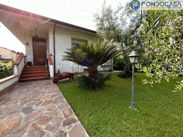 Case e ville in vendita di 155 m² in Via del Casone