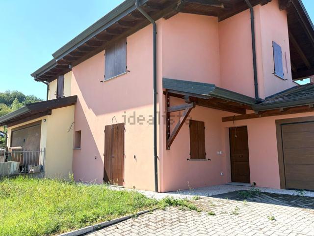 Case e ville in vendita di 155 m² in Via della Chiesa, 20