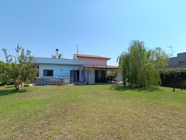 Case e ville in vendita di 155 m² in Via di Valle Palomba