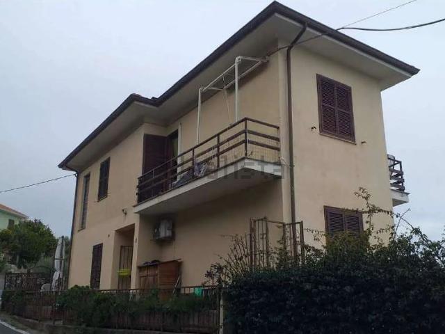 Case e ville in vendita di 155 m² in Via Fossati