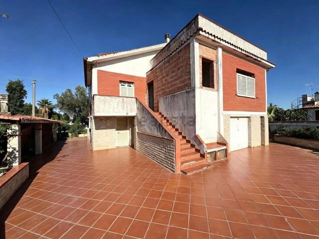 Case e ville in vendita di 155 m² in Via Litoranea