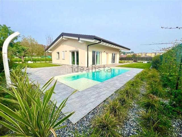 Case e ville in vendita di 155 m² in Via Montebello
