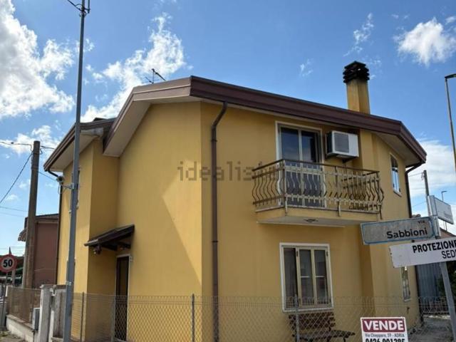 Case e ville in vendita di 155 m² in Via Sabbioni