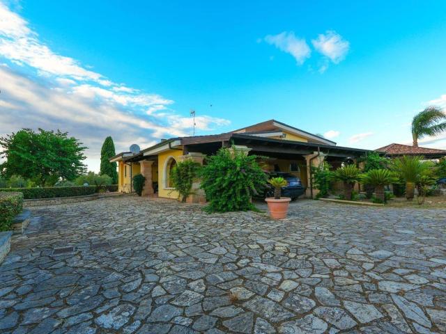 Case e ville in vendita di 155 m² in Via San Vito