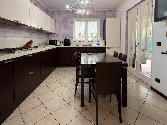 Case e ville in vendita di 155 m² in Via Statale