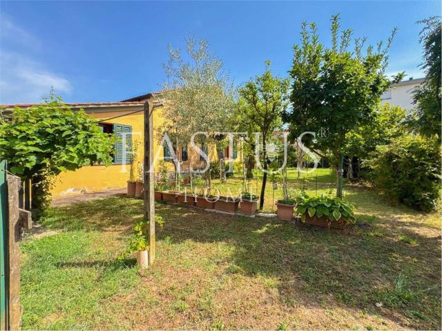 Case e ville in vendita di 155 m² in Via Paradiso, 300