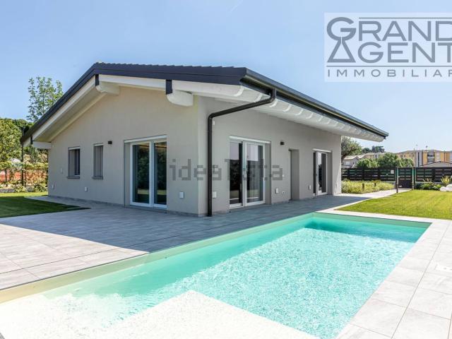 Case e ville in vendita di 155 m² in Via Pasubio