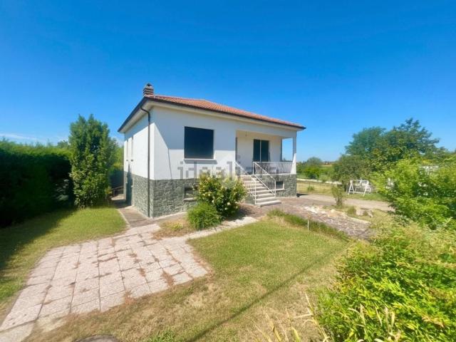 Case e ville in vendita di 155 m² in Via Peppino Capitani, 53