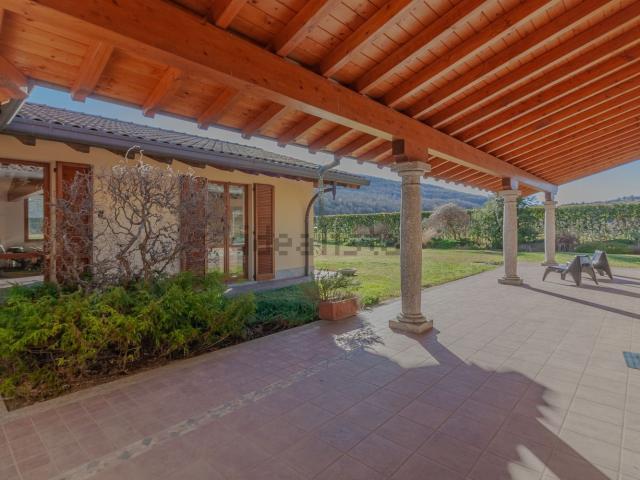 Case e ville in vendita di 155 m² in Via per Asso, 12